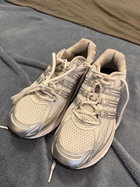 Sporty & Rich Light Gray Mesh Athletic Sneakers